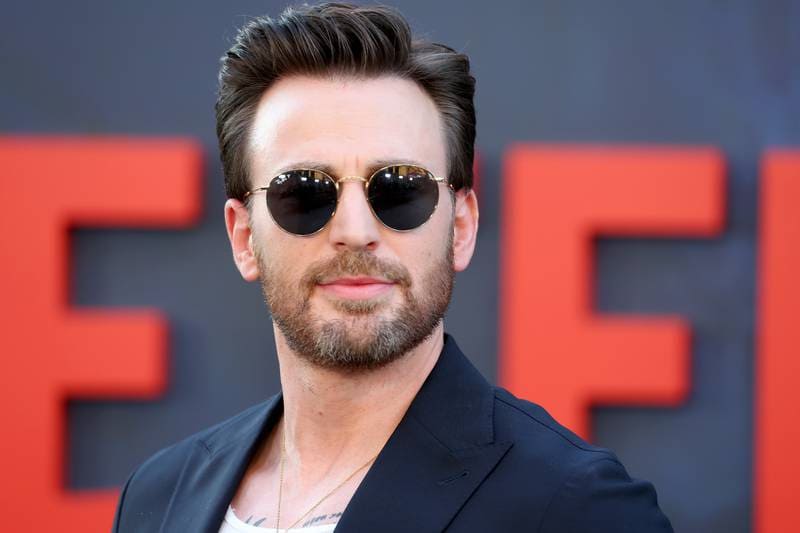 Chris Evans con lentes de sol